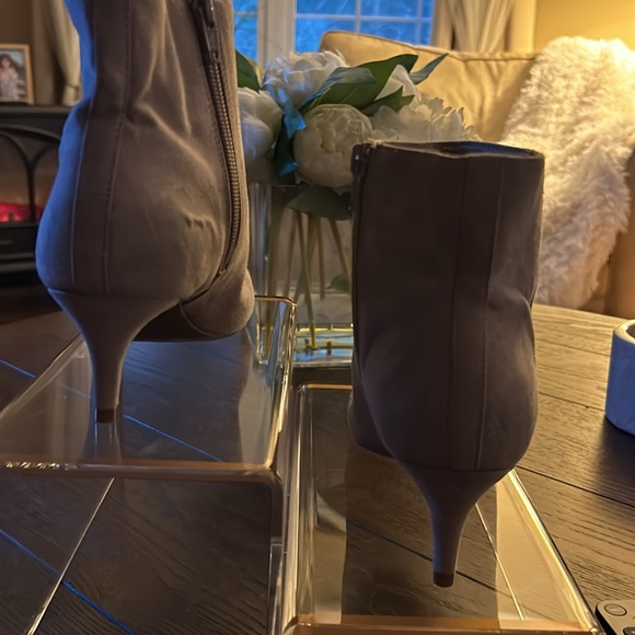 Old Navy faux suede kitten heel ankle boots - Picture 3 of 7